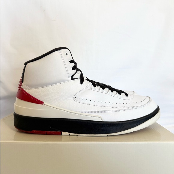 Other - AUTHENTIC Jordan 2 Retro OG Chicago size 12 DX2454-105 2022 PRE-OWNED OG BOX